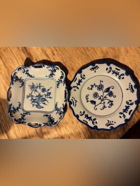 Vintage Lillian Vernon set of two blue and white pierced blue onion style